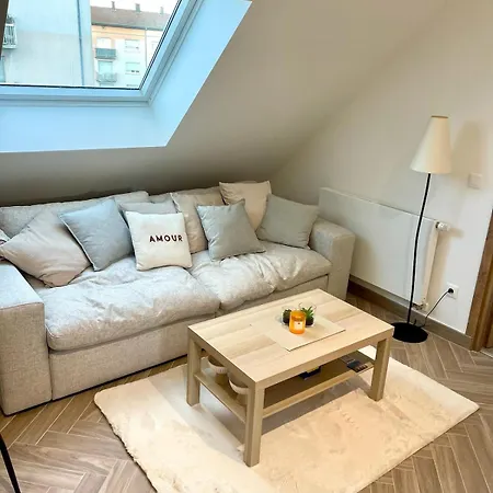 Modern Cocoon Under Roof Parking Close To Tram *