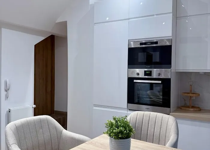 Modern Cocoon Under Roof Parking Close To Tram Apartment