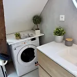 Modern Cocoon Under Roof Parking Close To Tram Apartment *