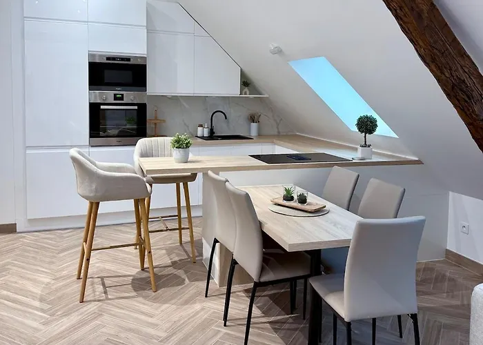 Modern Cocoon Under Roof Parking Close To Tram Appartement *