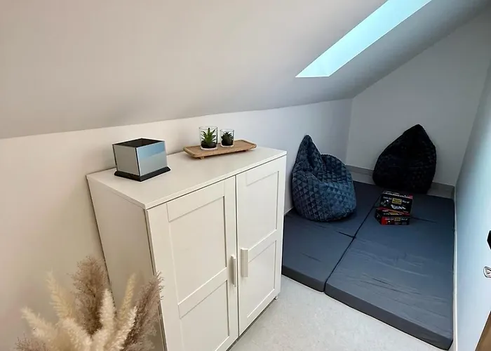 Modern Cocoon Under Roof Parking Close To Tram *