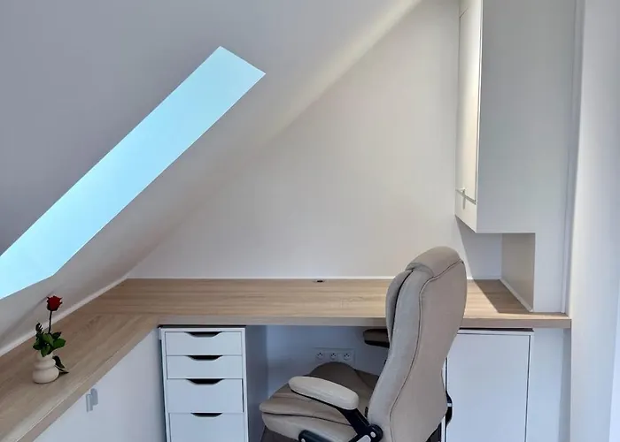 Modern Cocoon Under Roof Parking Close To Tram * Straatsburg