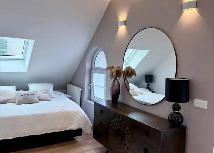 Modern Cocoon Under Roof Parking Close To Tram * Straatsburg