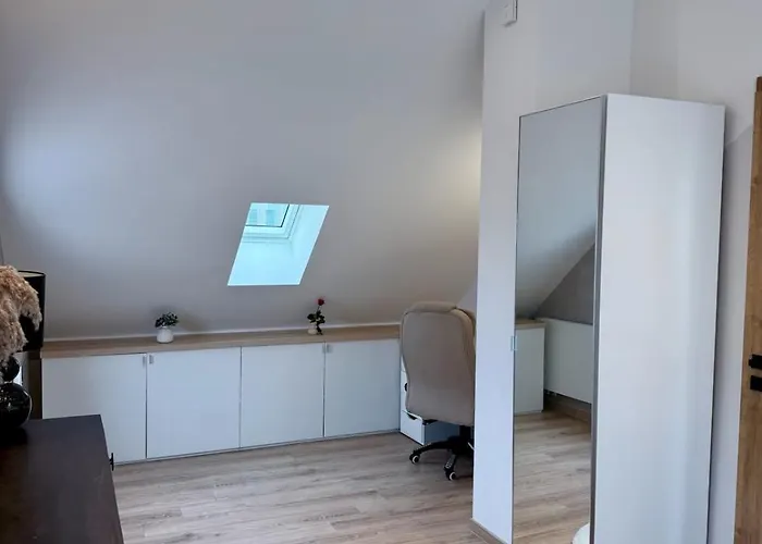 Modern Cocoon Under Roof Parking Close To Tram Appartement Straatsburg